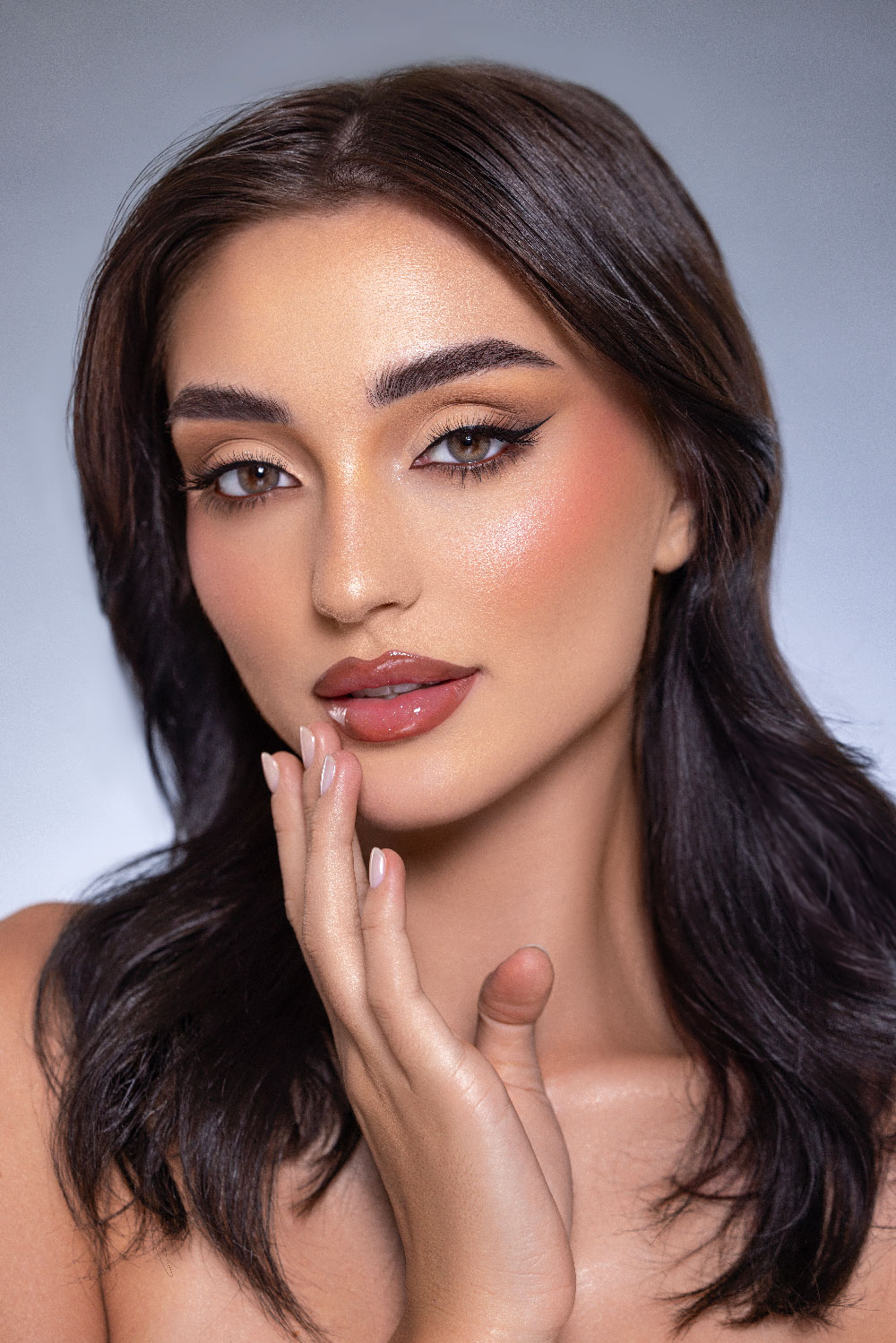 Terracotta is a warm, expressive colored contact lens designed to add richness and depth to your eyes. Its earthy tone creates a soft yet striking finish, perfect for a confident look that still feels natural and elegant.